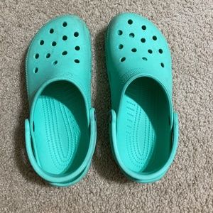 Crocs size 8 women